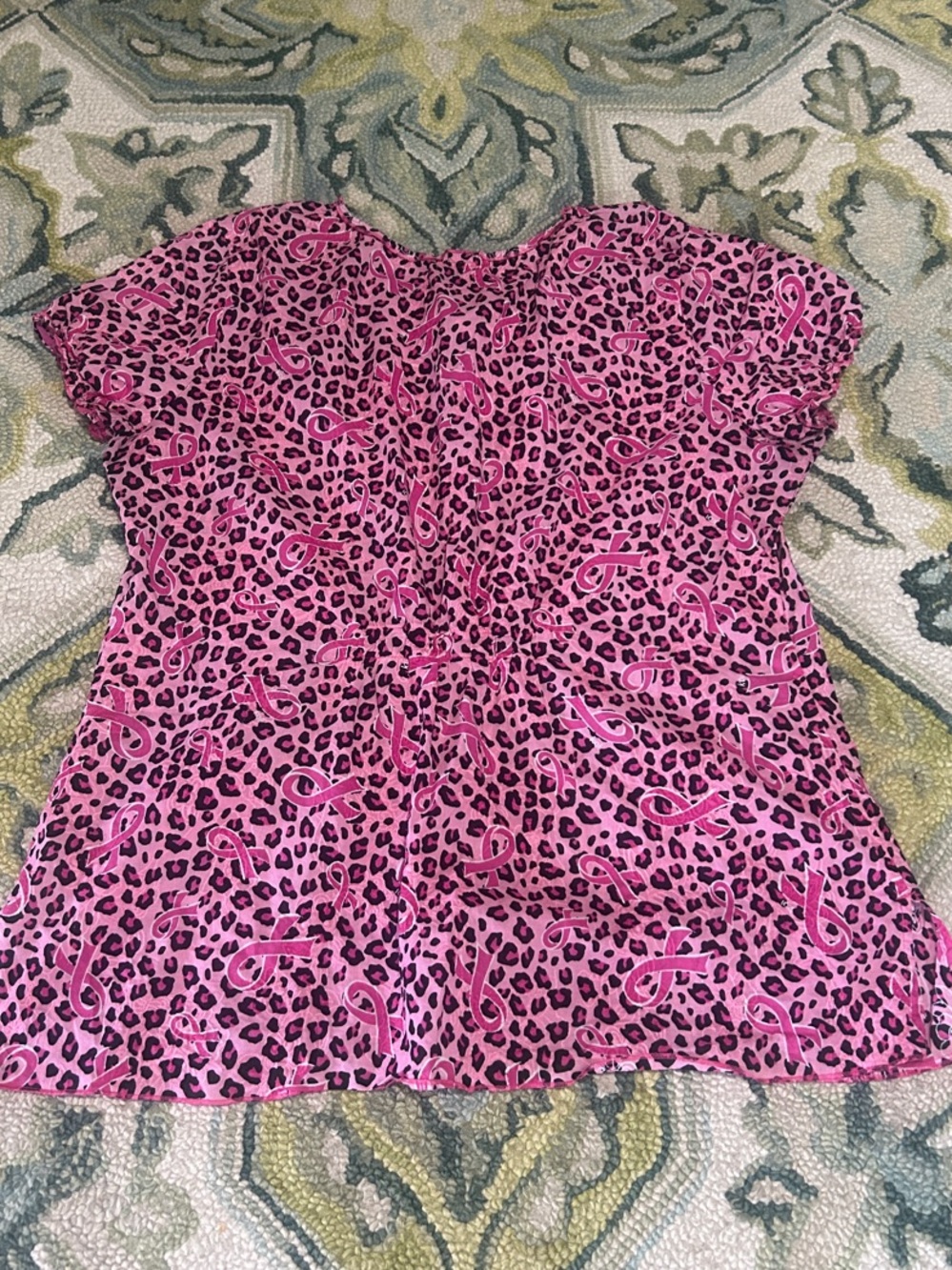 koi Delaney Scrub Tip Pink and Black Leopard Print & Breast Cancer Ribbons - Picture 3 of 3